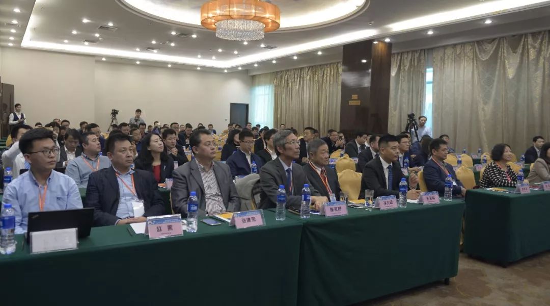 深圳市旭子科技有限公司董事長、深圳市金融服務(wù)外包協(xié)會副會長、硬件委員會主任委員王永峰博士  2019金融服務(wù)行業(yè)高峰論壇現(xiàn)場